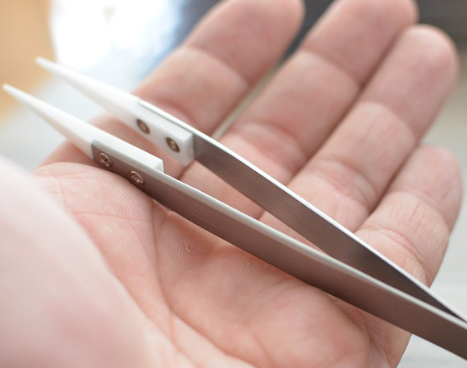 Nhíp đầu sứ (Ceramic Tweezers) chịu nhiệt độ cao, chuyên dùng để kẹp linh kiện khi khò hàn hoặc tiếp xúc hóa chấ