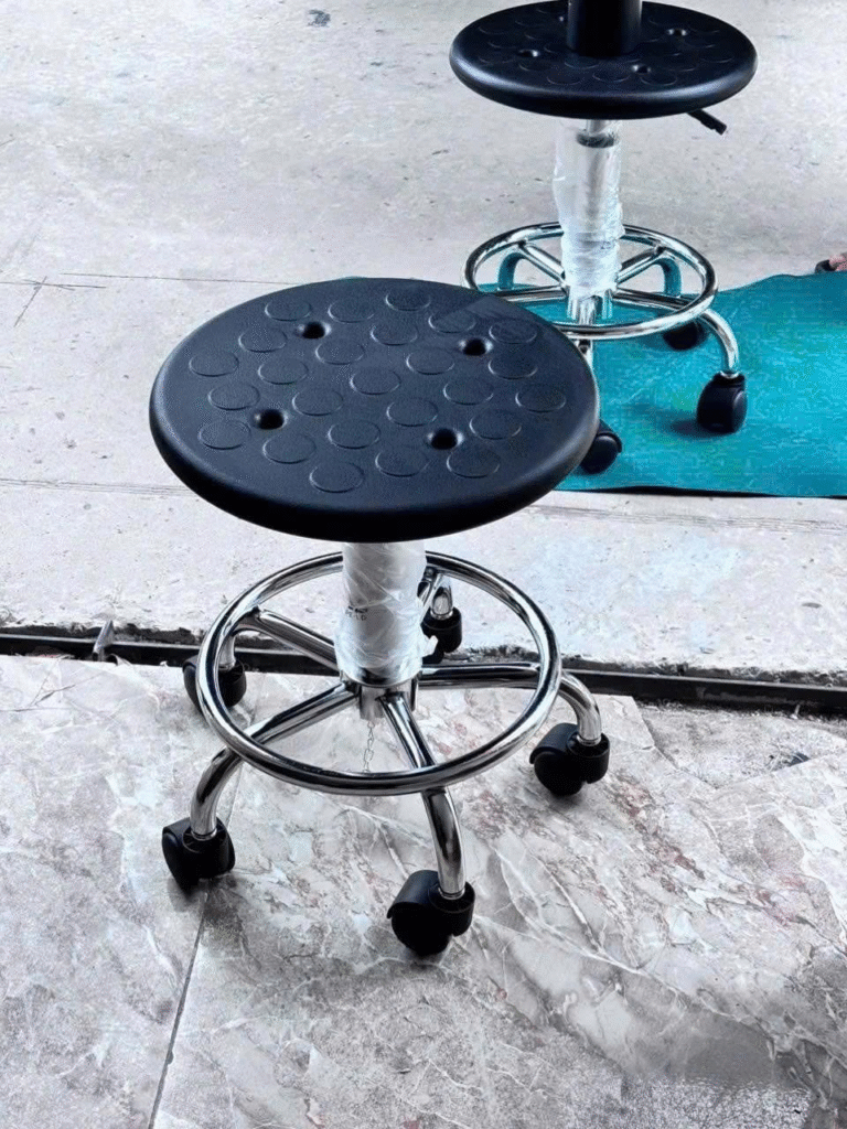 Ghế PU Foam chống tĩnh điện 4 lỗ thoáng khí có vòng nghỉ chân