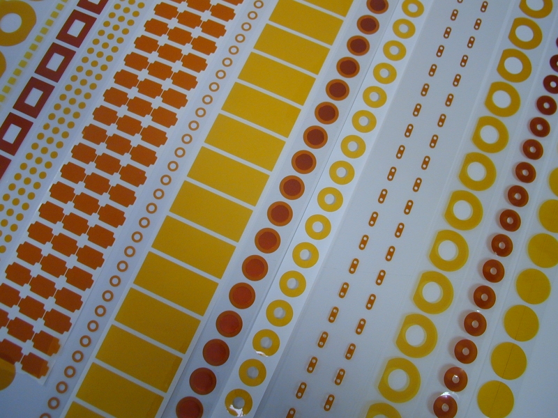 Miếng dán masking chịu nhiệt độ cao cắt khuôn chính xác dùng cho bo mạch điện tử.